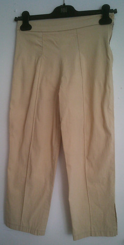 Sandfarbige hose mit breitem - hose,